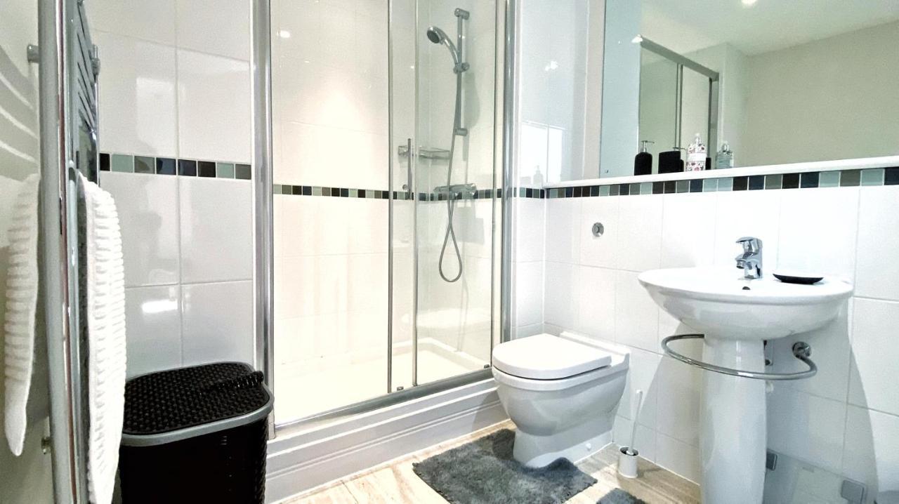 Artistic And Luxurious Apt With Sea View. Beach Side Swansea Exterior photo